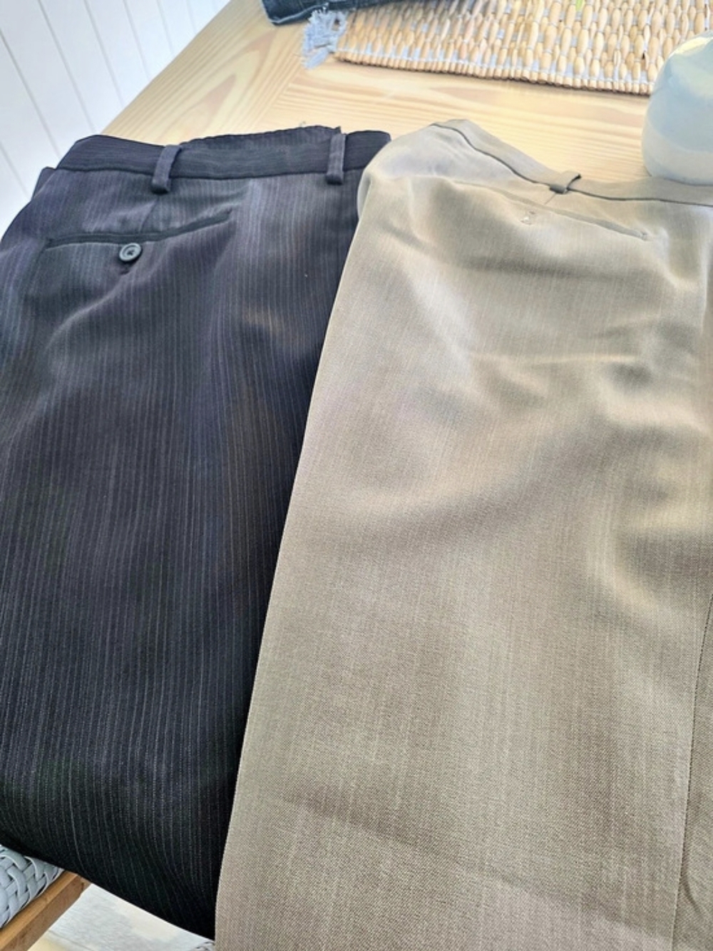 Van Heusen Men's Dress Pants Waist 38x32 Like New, 2 Pairs